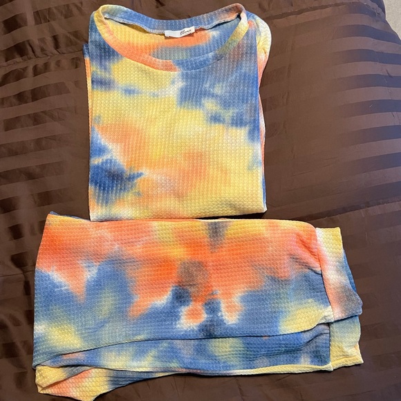 EUC Short Sleeve Tie Dye Lounge Set w/pockets! - Picture 2 of 7